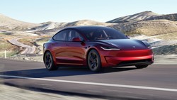 Tesla model 3 performance: Do stotice v 3,1 sekunde za samo 56 tisočakov?!